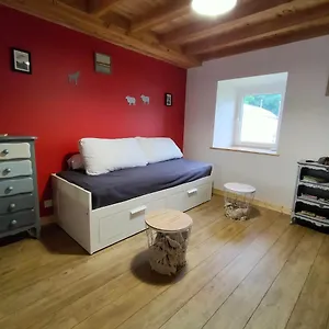 Les Petites Poussières , Bas-en-Basset France